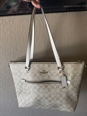 Coach Beige & White Signature Canvas Tote